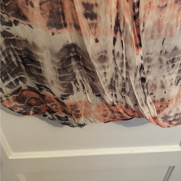 Red Haute beautiful blouse! - Picture 5 of 5